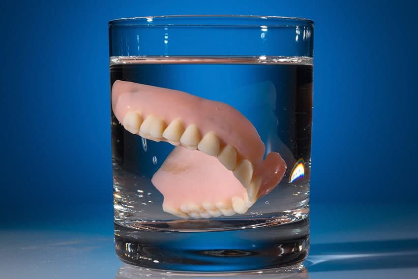the best ways to keep your removable dentures clean 63f3d790e6fe6